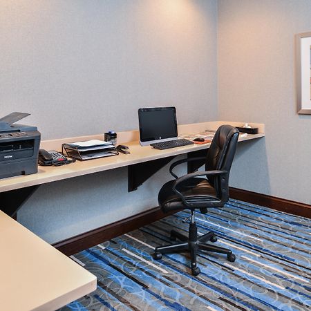 Holiday Inn Express Hotel & Suites York By Ihg Zewnętrze zdjęcie